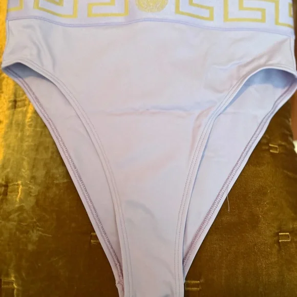 Versace Greca Lavender
Bikini - Picture 2 of 11